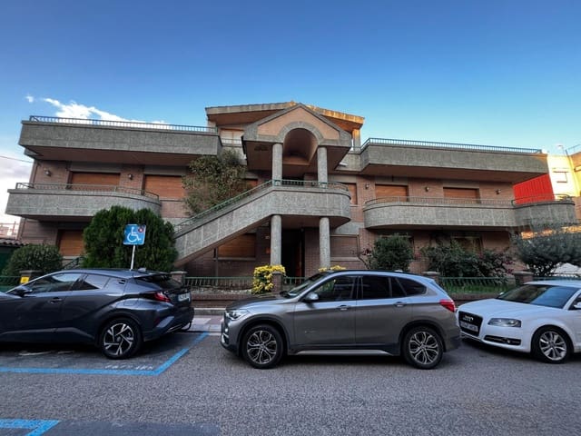 8 bedroom Villa for sale in L'Aldea - € 420,000 (Ref: 9488922)