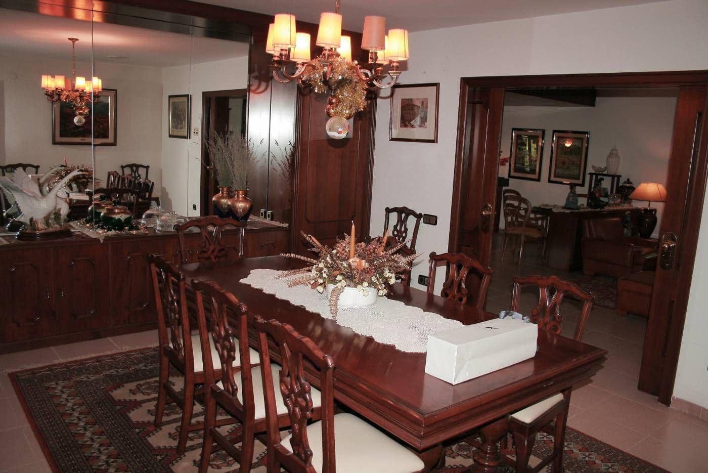 7 bedroom Villa for sale in La Portellada with garage - € 625,000 (Ref: 9488926)