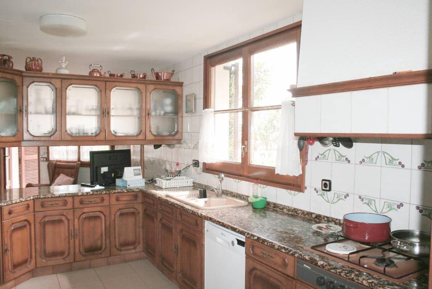 7 bedroom Villa for sale in La Portellada with garage - € 625,000 (Ref: 9488926)