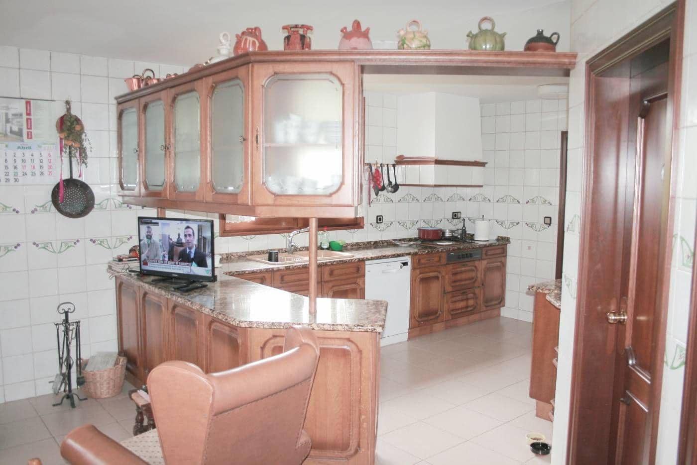 7 bedroom Villa for sale in La Portellada with garage - € 625,000 (Ref: 9488926)