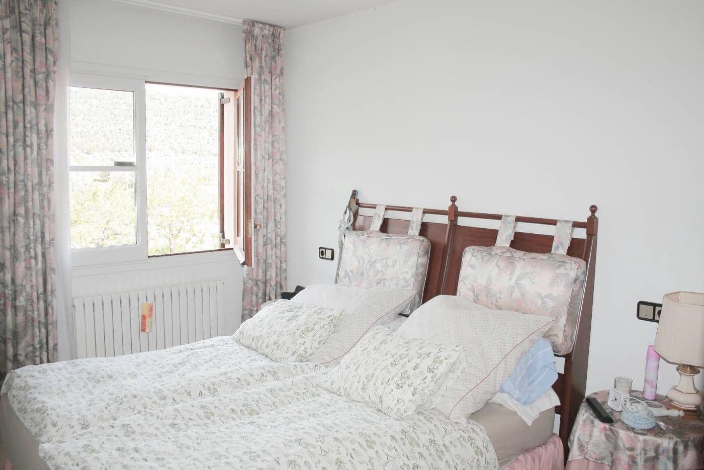 7 bedroom Villa for sale in La Portellada with garage - € 625,000 (Ref: 9488926)