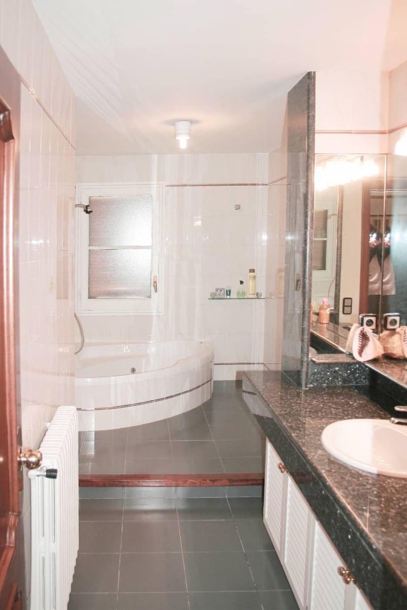 7 bedroom Villa for sale in La Portellada with garage - € 625,000 (Ref: 9488926)