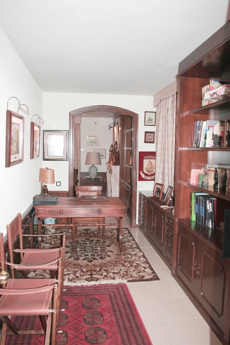 7 bedroom Villa for sale in La Portellada with garage - € 625,000 (Ref: 9488926)