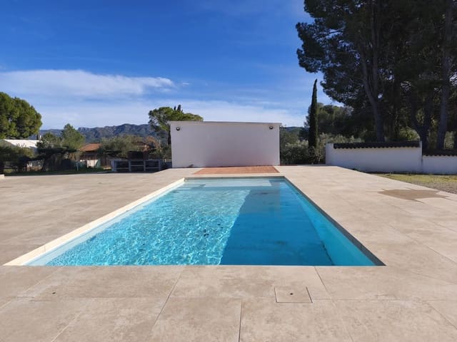 3 bedroom Villa for sale in Aldover with pool garage - € 240,000 (Ref: 9488930)