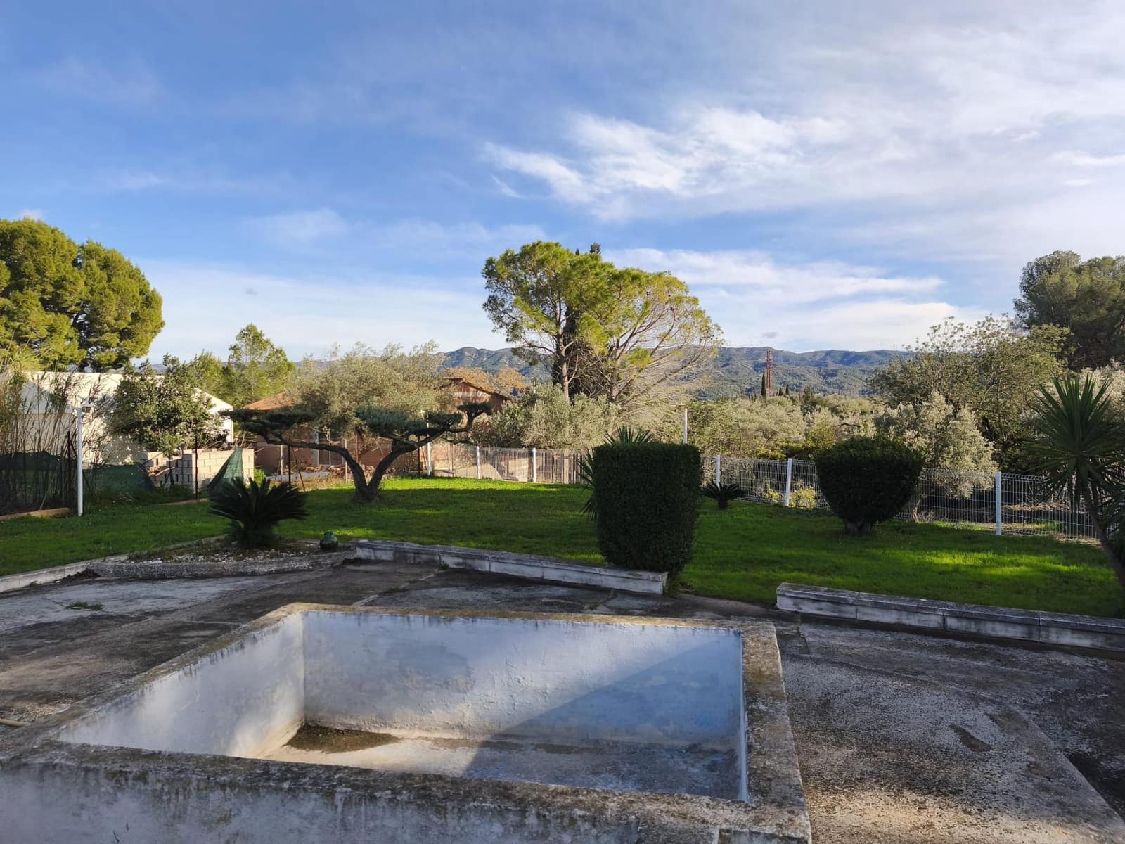 3 bedroom Villa for sale in Aldover with pool garage - € 240,000 (Ref: 9488930)