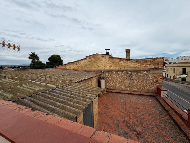 4 bedroom Townhouse for sale in L'Aldea with garage - € 160,000 (Ref: 9488932)