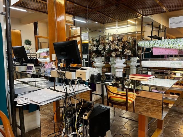 Komercyjne na sprzedaż w L'Aldea z garażem - 150 000 € (Ref: 9488933)