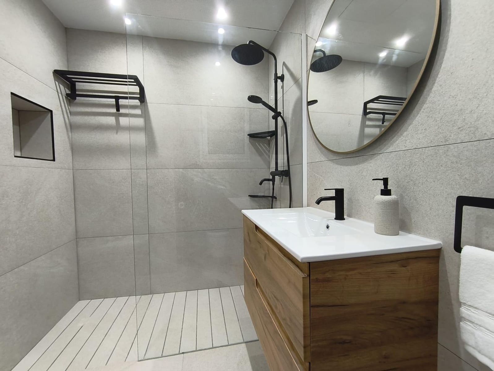 3 bedroom Flat for sale in Tortosa - € 220,000 (Ref: 9509232)