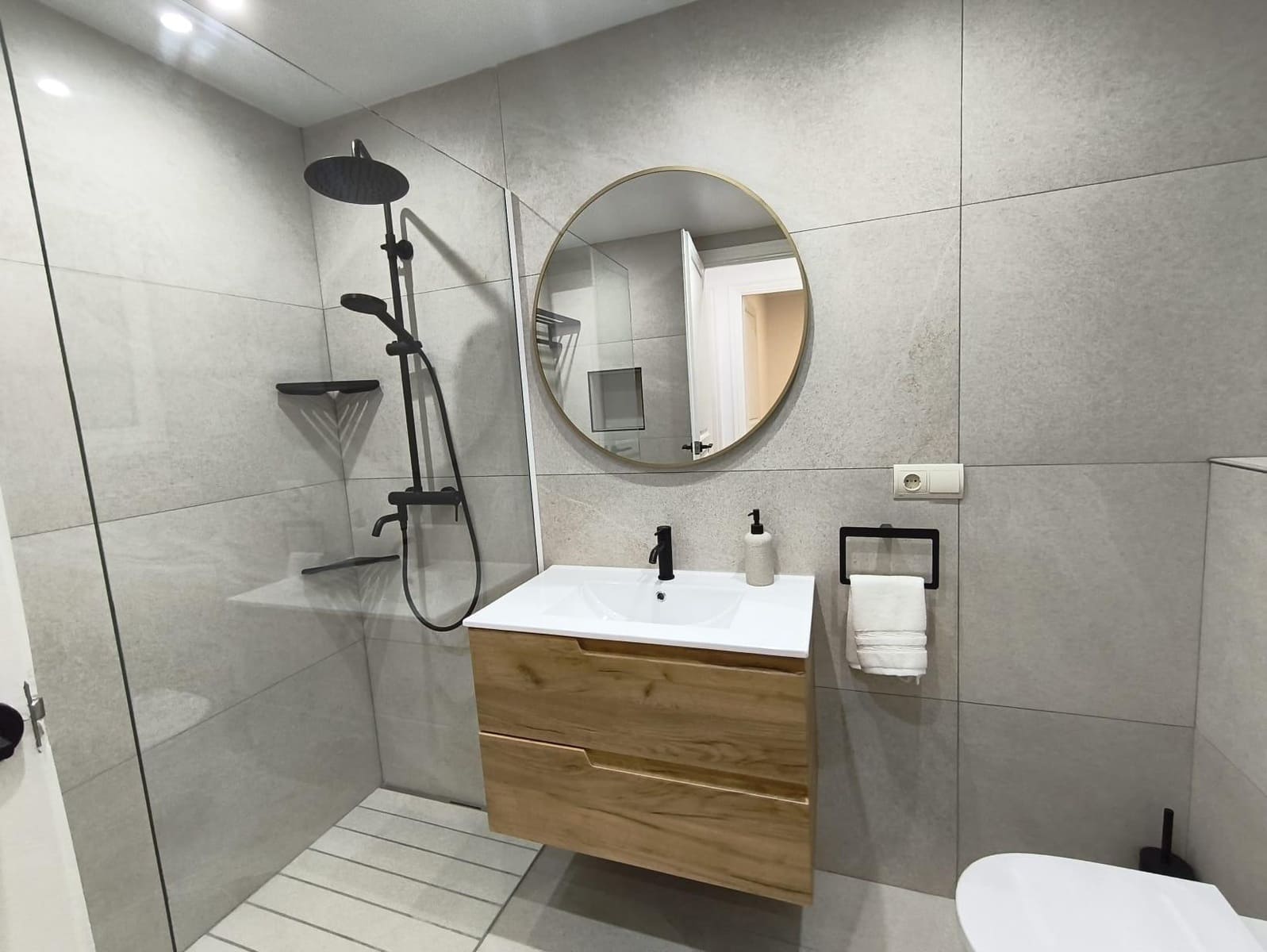 3 bedroom Flat for sale in Tortosa - € 220,000 (Ref: 9509232)