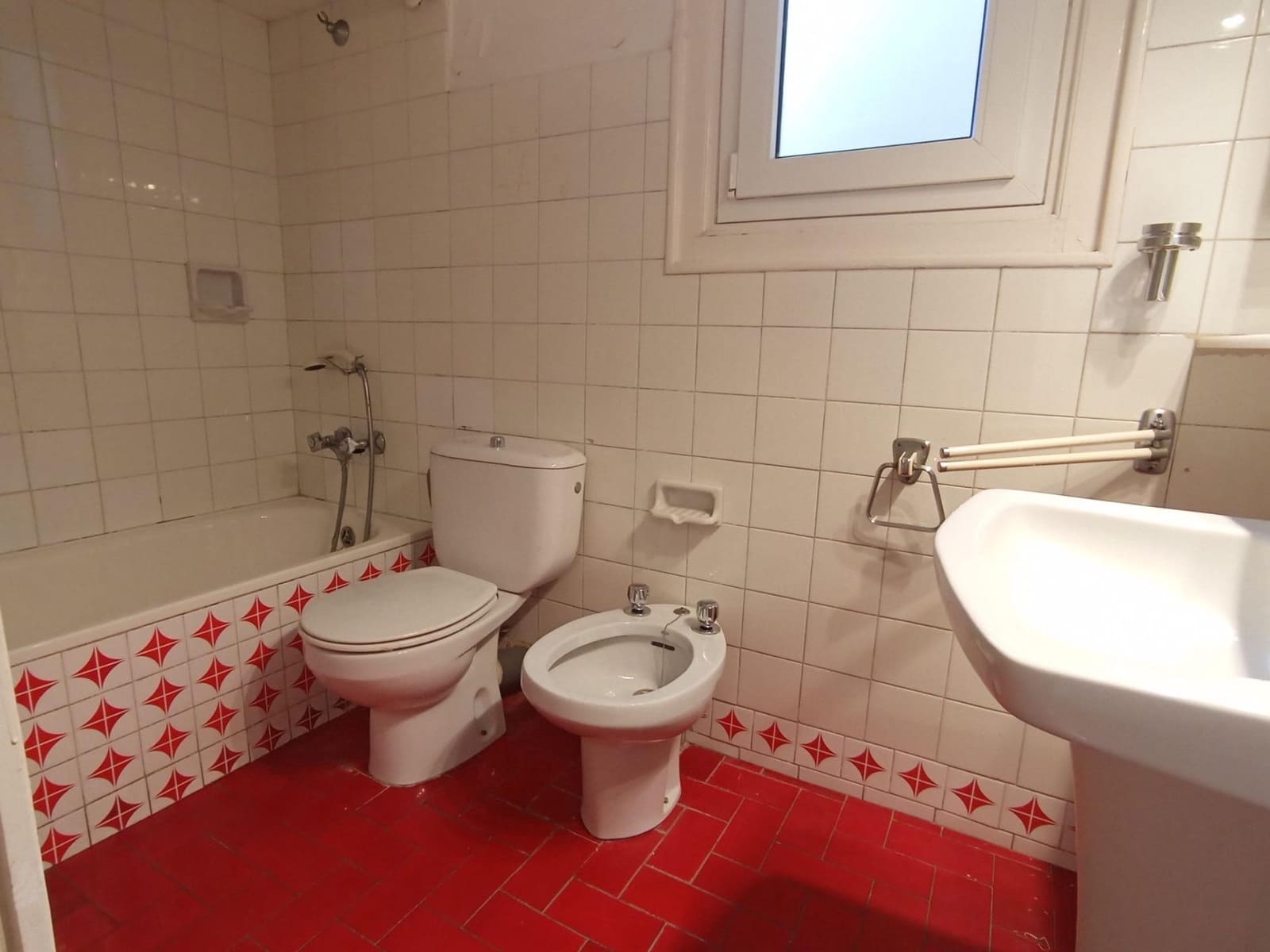 3 bedroom Flat for rent in Tortosa - € 550 (Ref: 9562097)