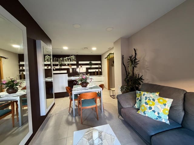 3 makuuhuone Huoneisto vuokrattavana paikassa L'Aldea - 550 € (Ref: 9571402)