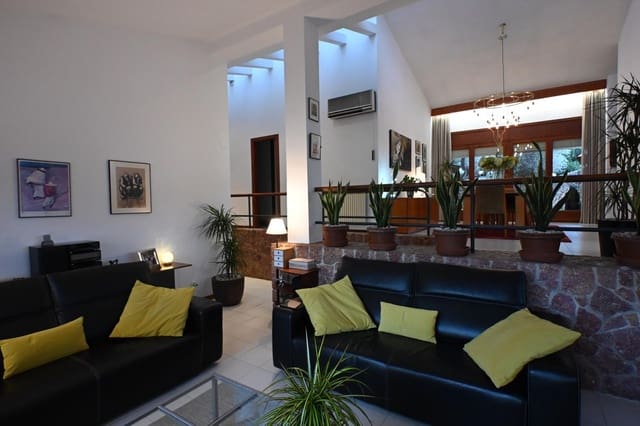 4 makuuhuone Huvila myytävänä paikassa Tortosa mukana uima-altaan - 550 000 € (Ref: 9652243)