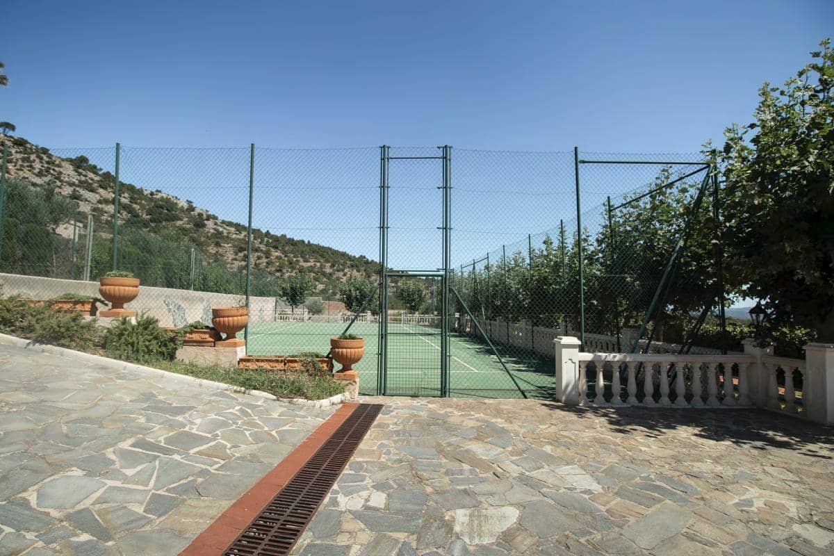 8 makuuhuone Huvila myytävänä paikassa Xerta mukana 
autotalli - 3 400 000 € (Ref: 9661982)