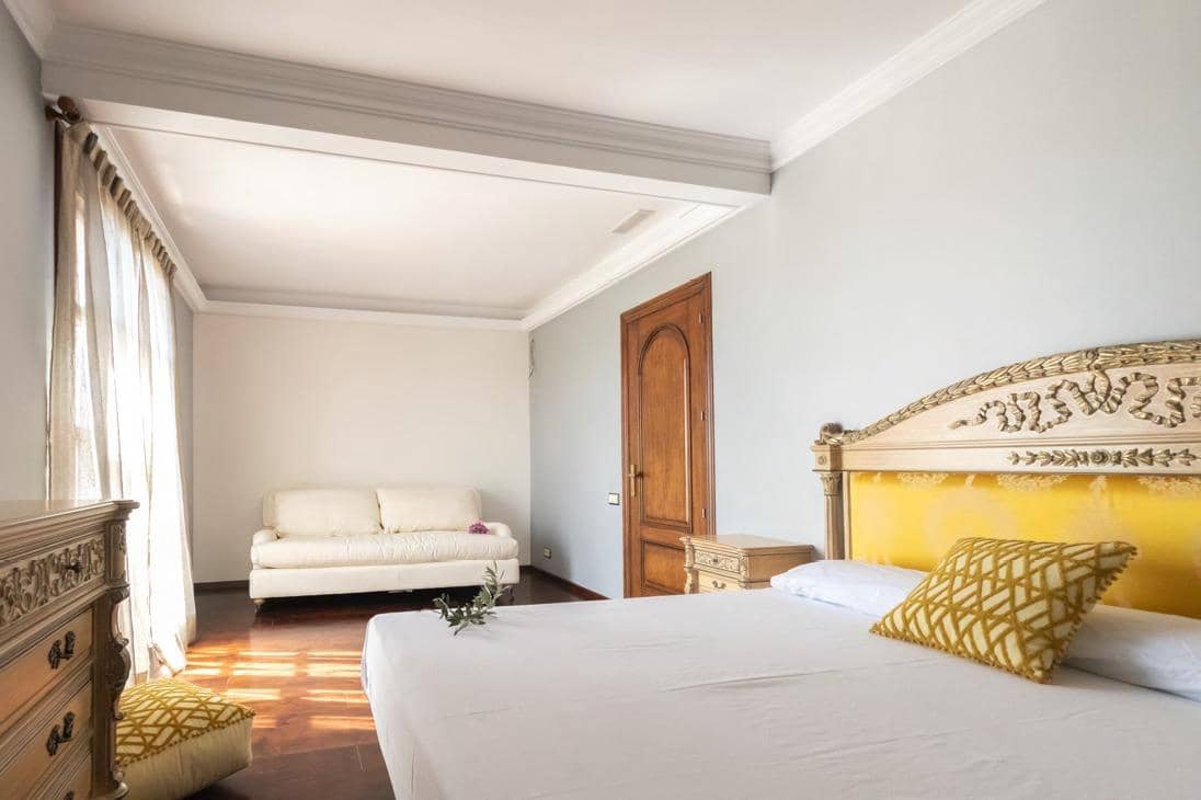 8 sypialnia Willa na sprzedaż w Xerta z garażem - 3 400 000 € (Ref: 9661982)