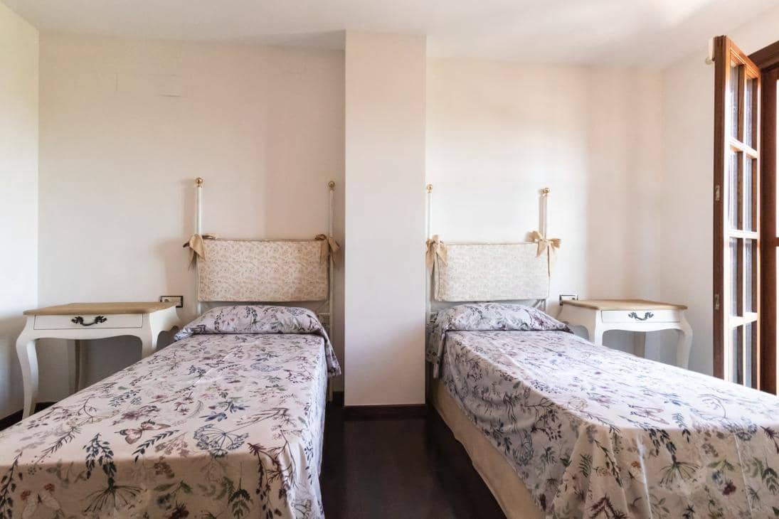 8 sypialnia Willa na sprzedaż w Xerta z garażem - 3 400 000 € (Ref: 9661982)