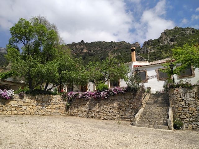 Business for sale in Alfara de Carles - € 1,600,000 (Ref: 9677645)