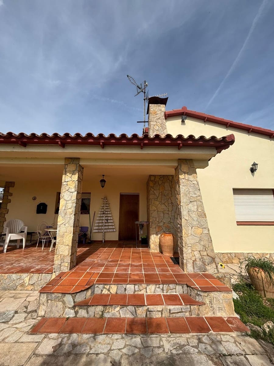 4 slaapkamer Villa te koop in Tortosa met zwembad garage - € 233.000 (Ref: 9677646)