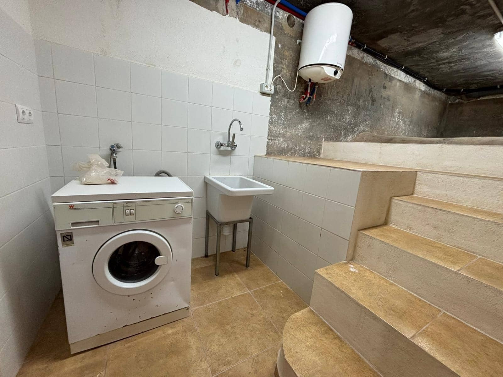 4 bedroom Finca/Country House for sale in Tortosa with garage - € 265,000 (Ref: 9715149)