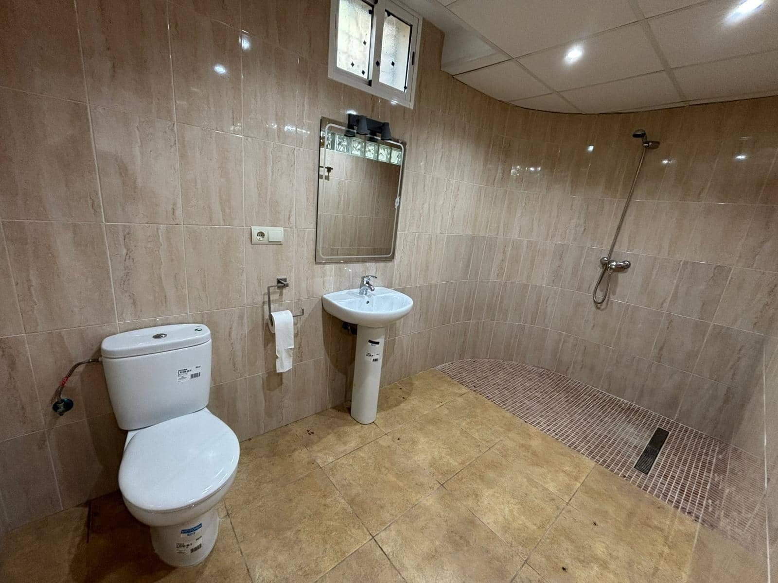 4 bedroom Finca/Country House for sale in Tortosa with garage - € 265,000 (Ref: 9715149)