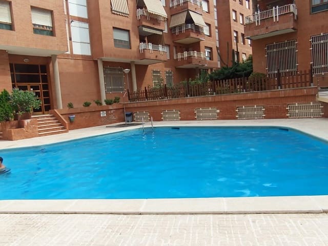 4 Zimmer Wohnung zu vermieten in Tortosa mit Pool - 750 € (Ref: 9979089)