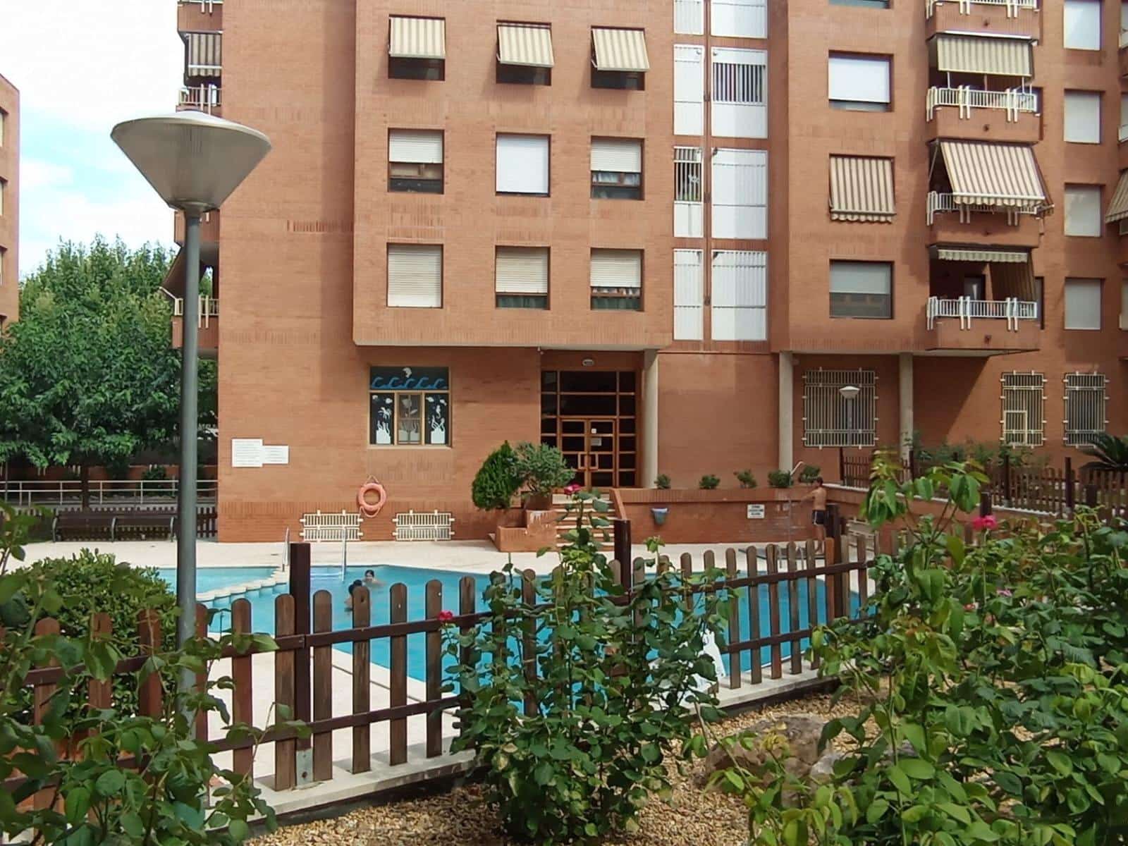 4 quarto Apartamento para arrendar em Tortosa com piscina - 750 € (Ref: 9979089)