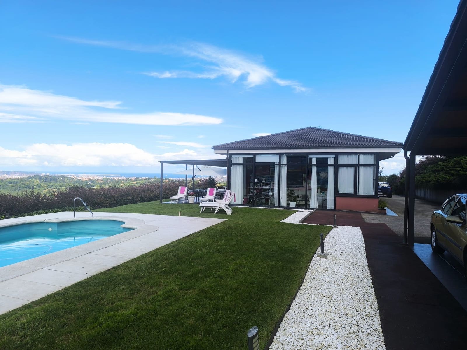 5 bedroom Villa for sale in Gijon with pool garage - € 890,000 (Ref: 9467735)
