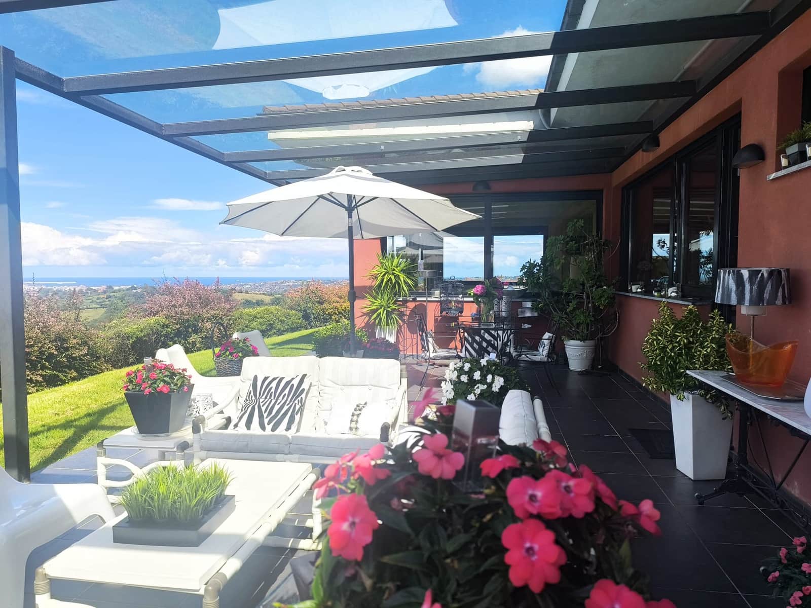 5 bedroom Villa for sale in Gijon with pool garage - € 890,000 (Ref: 9467735)