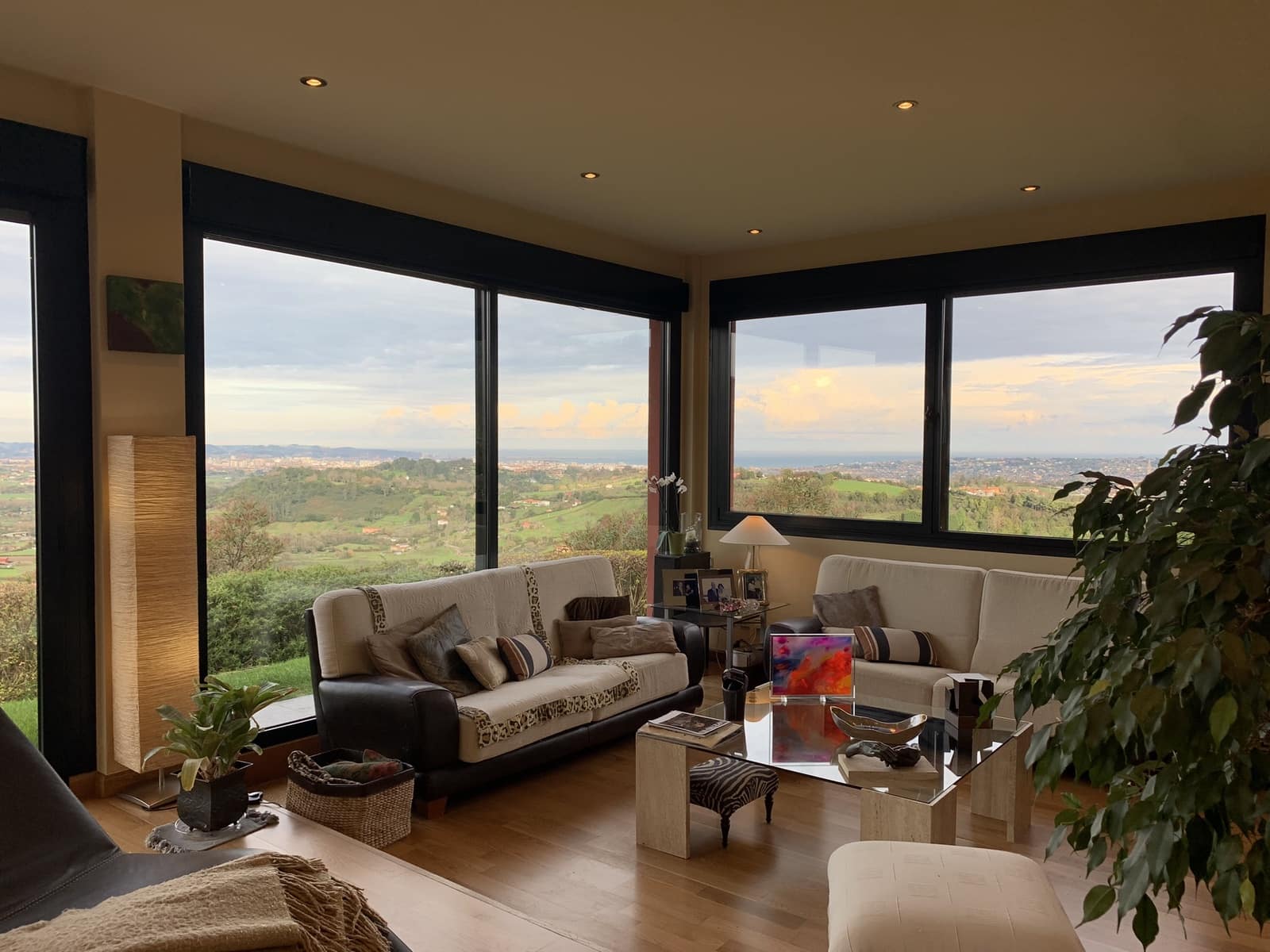 5 bedroom Villa for sale in Gijon with pool garage - € 890,000 (Ref: 9467735)