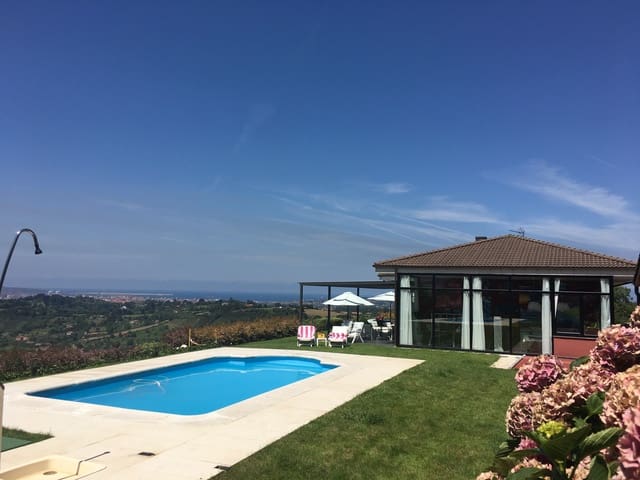 5 bedroom Villa for sale in Gijón with pool garage - € 890,000 (Ref: 9467735)