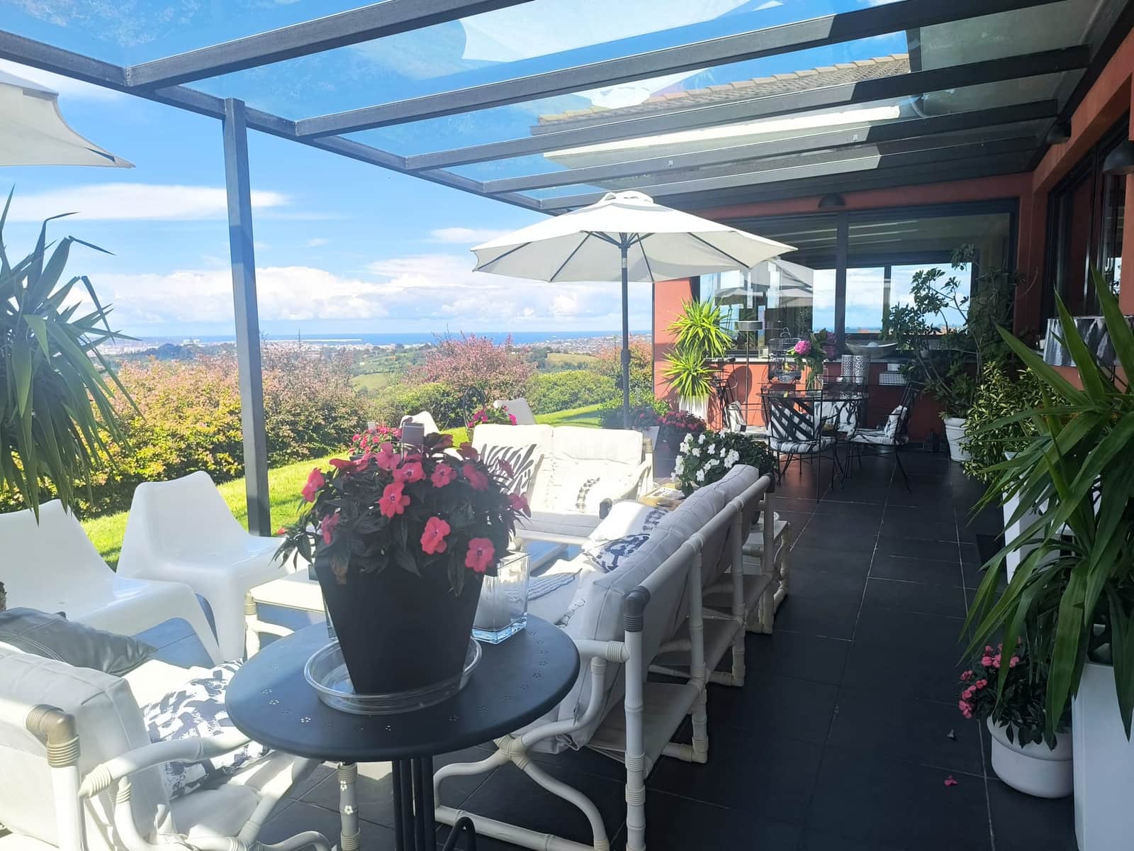 5 bedroom Villa for sale in Gijon with pool garage - € 890,000 (Ref: 9467735)