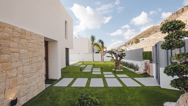 4 bedroom Villa for sale in Finestrat Pueblo, Finestrat with pool garage - € 1,400,000 (Ref: 6600589)