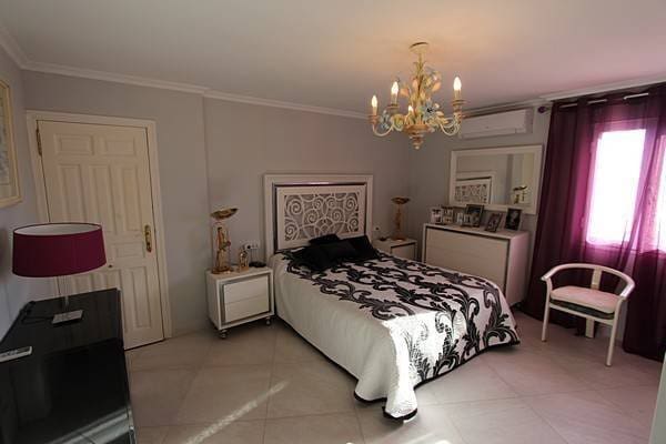 6 sypialnia Willa na sprzedaż w El Campello z basenem garażem - 1 195 000 € (Ref: 8043913)