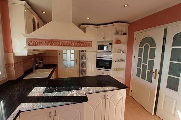 6 sypialnia Willa na sprzedaż w El Campello z basenem garażem - 1 195 000 € (Ref: 8043913)