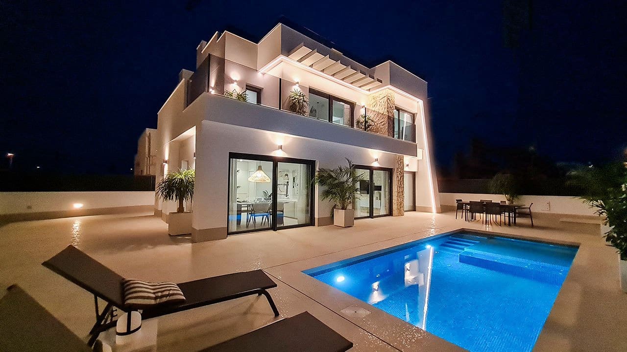 3 quarto Moradia para venda em Los Alcazares com piscina garagem - 695 000 € (Ref: 9393448)