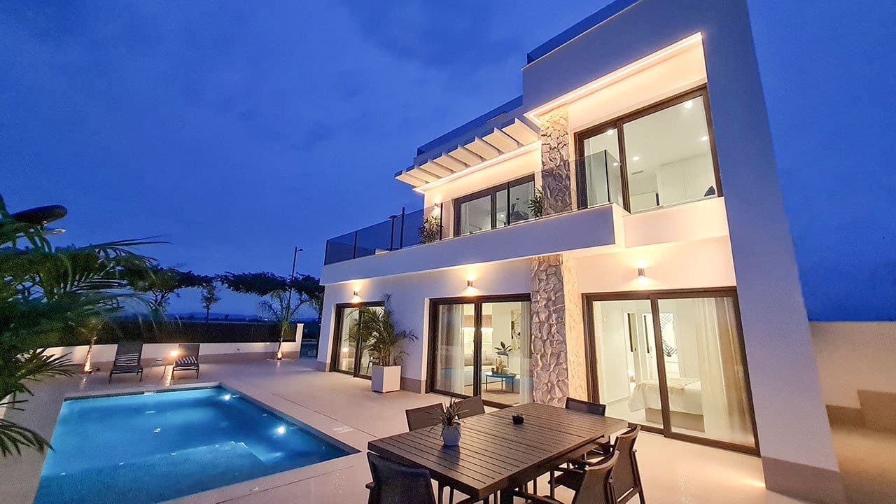 3 quarto Moradia para venda em Los Alcazares com piscina garagem - 695 000 € (Ref: 9393448)