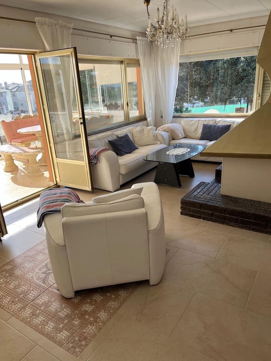 6 bedroom Villa for sale in La Marina with pool garage - € 795,000 (Ref: 9672426)