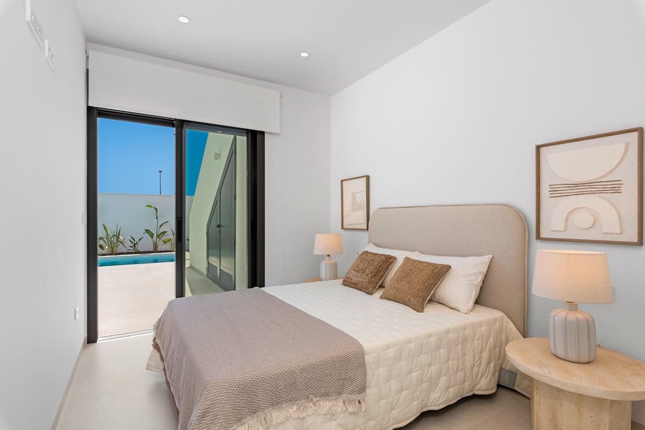 3 bedroom Villa for sale in Los Alcazares with pool garage - € 499,900 (Ref: 9874172)