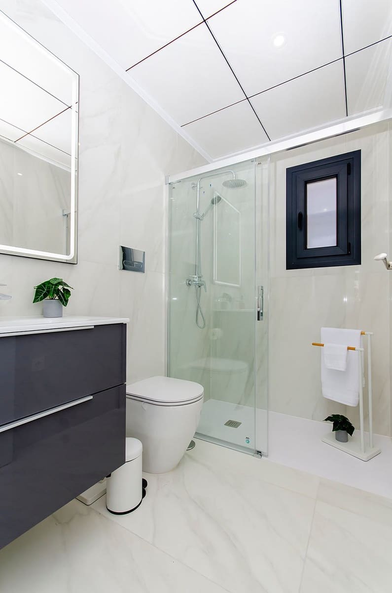 3 quarto Moradia Geminada para venda em Entre Naranjos com piscina garagem - 395 000 € (Ref: 9895357)