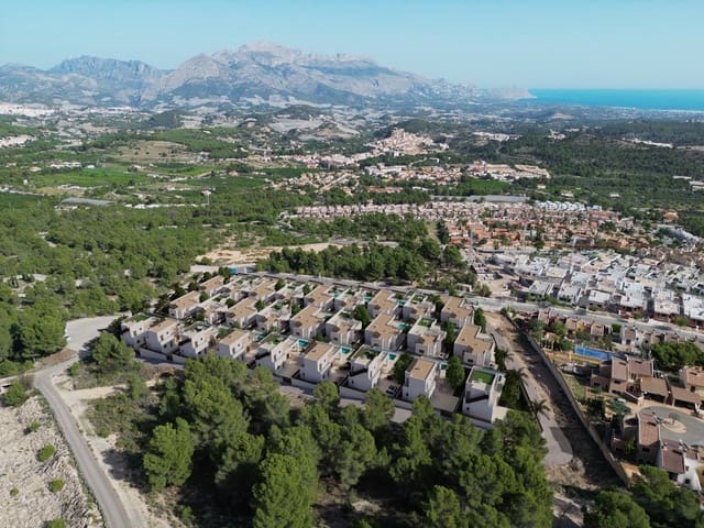 3 bedroom Villa for sale in Polop with pool garage - € 598,000 (Ref: 9909036)