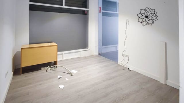 Commercieel te huur in Elche / Elx - € 800 (Ref: 9491757)