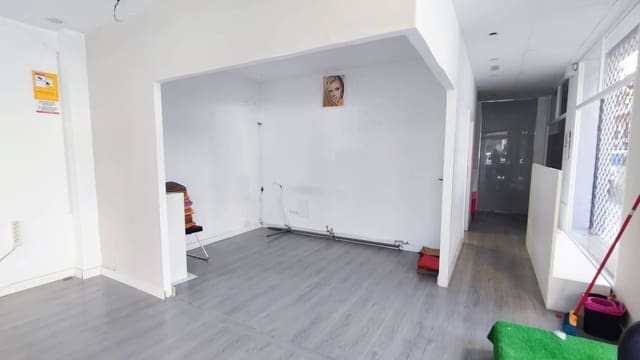 Commercieel te huur in Elche / Elx - € 800 (Ref: 9491757)