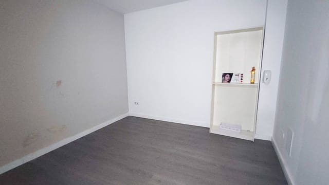 Commercieel te huur in Elche / Elx - € 800 (Ref: 9491757)