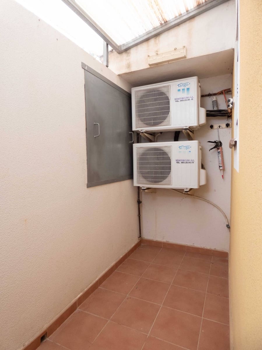 3 slaapkamer Rijtjeshuis te koop in Muchamiel / Mutxamel met zwembad - € 220.000 (Ref: 9530841)