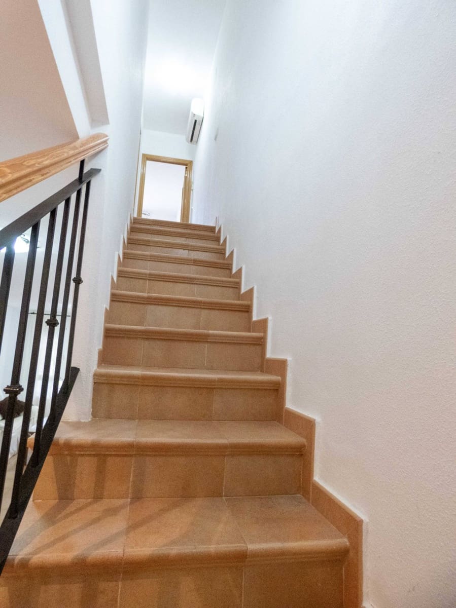 3 slaapkamer Rijtjeshuis te koop in Muchamiel / Mutxamel met zwembad - € 220.000 (Ref: 9530841)