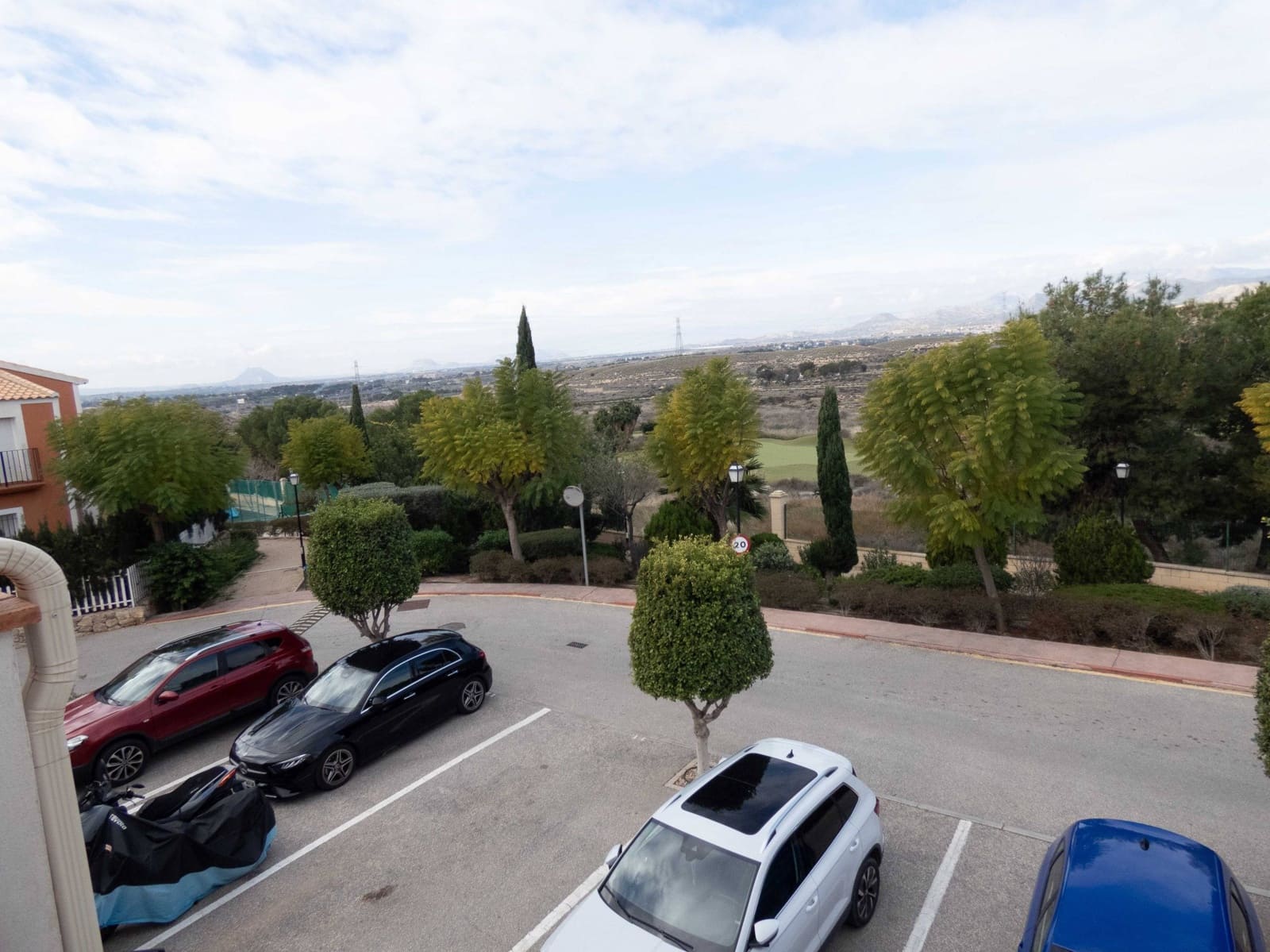 3 slaapkamer Rijtjeshuis te koop in Muchamiel / Mutxamel met zwembad - € 220.000 (Ref: 9530841)