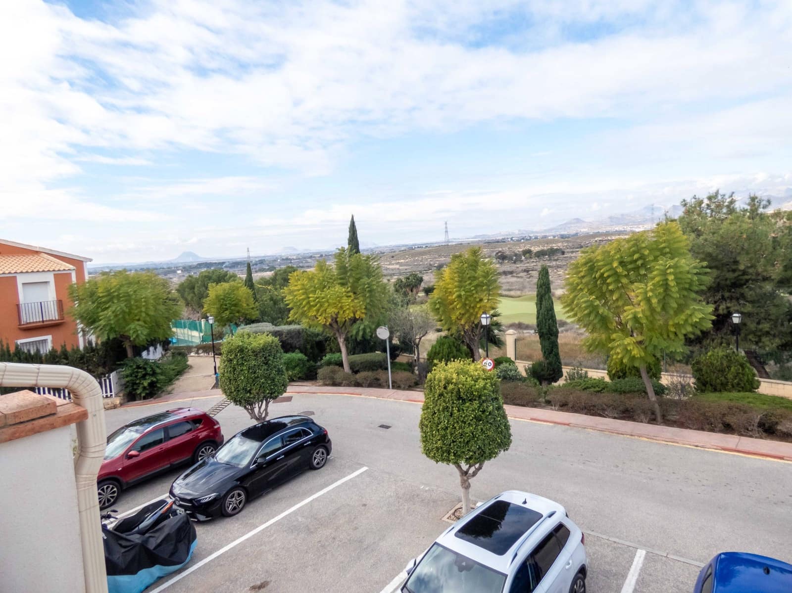 3 slaapkamer Rijtjeshuis te koop in Muchamiel / Mutxamel met zwembad - € 220.000 (Ref: 9530841)