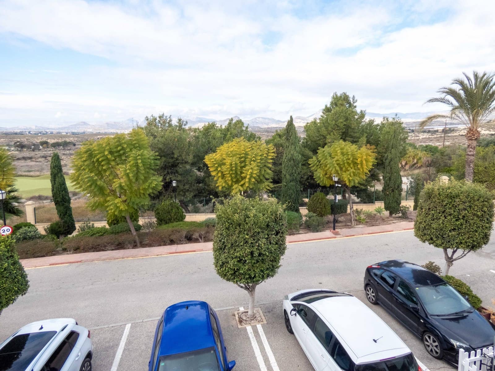 3 slaapkamer Rijtjeshuis te koop in Muchamiel / Mutxamel met zwembad - € 220.000 (Ref: 9530841)