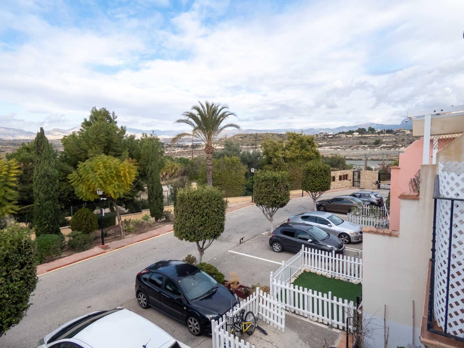 3 slaapkamer Rijtjeshuis te koop in Muchamiel / Mutxamel met zwembad - € 220.000 (Ref: 9530841)