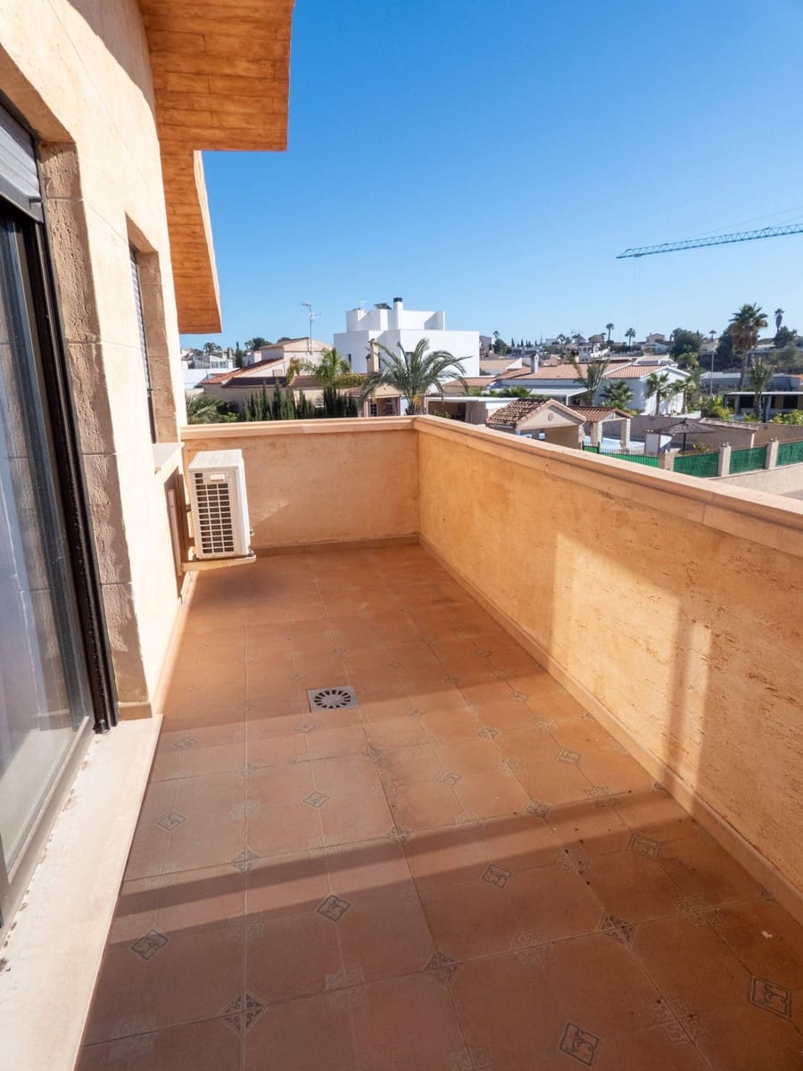 Chalet de 4 habitaciones en San Fulgencio en venta con piscina garaje - 630.000 € (Ref: 9543834)