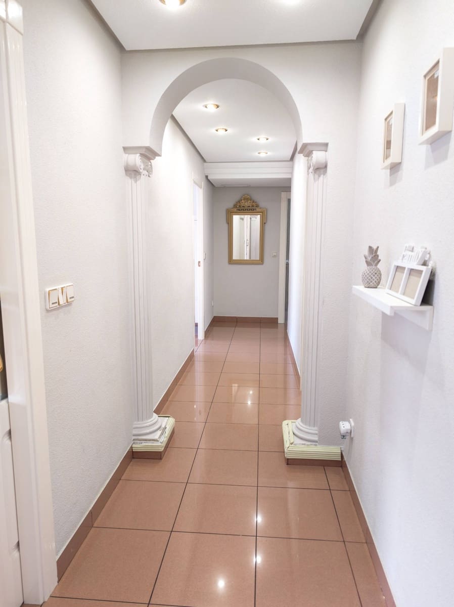 3 sovrum Lägenhet att hyra i Elche / Elx - 950 € (Ref: 9797319)